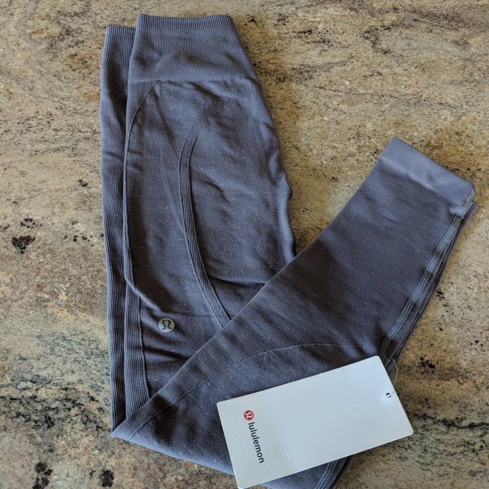 NWT Lululemon Free to Flow 7/8 Tight